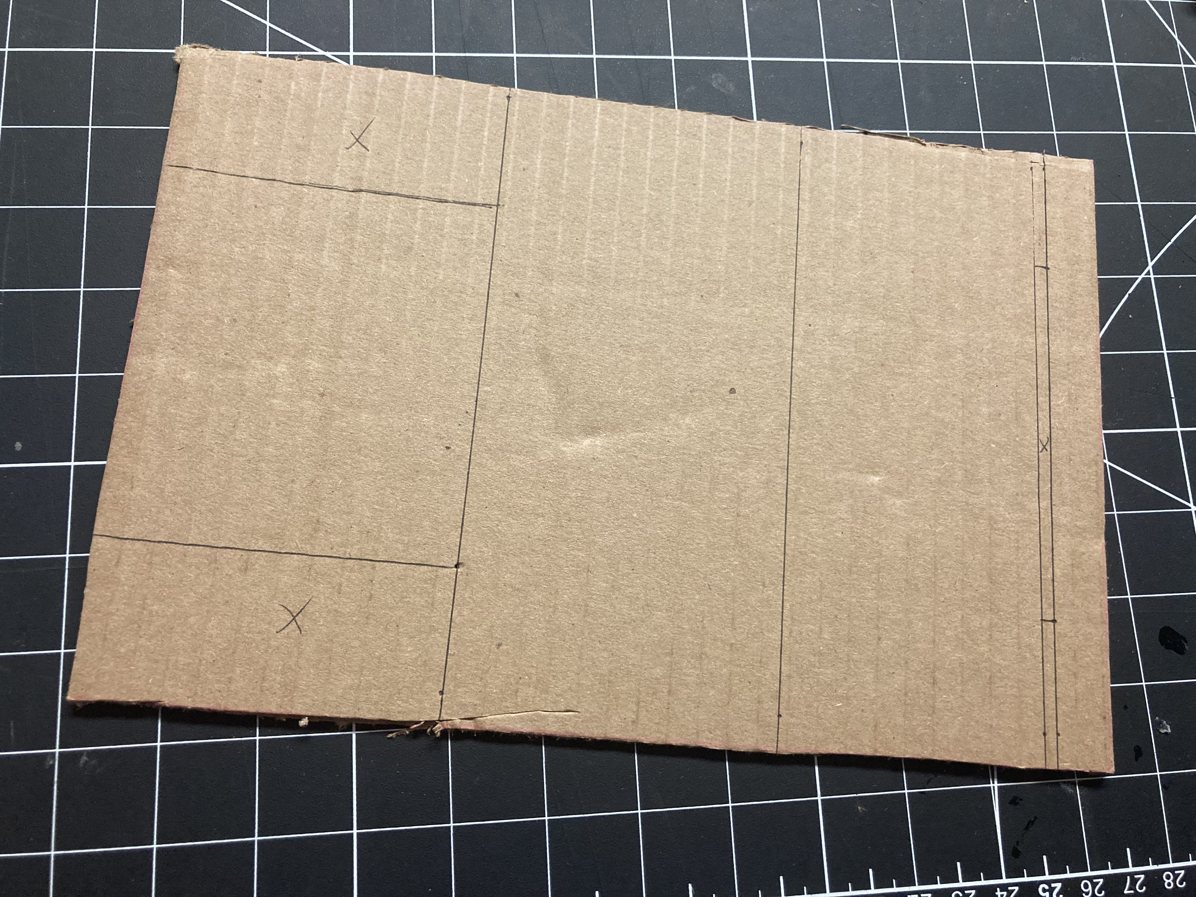 Mark out the corresponding fold lines on the cardboard.